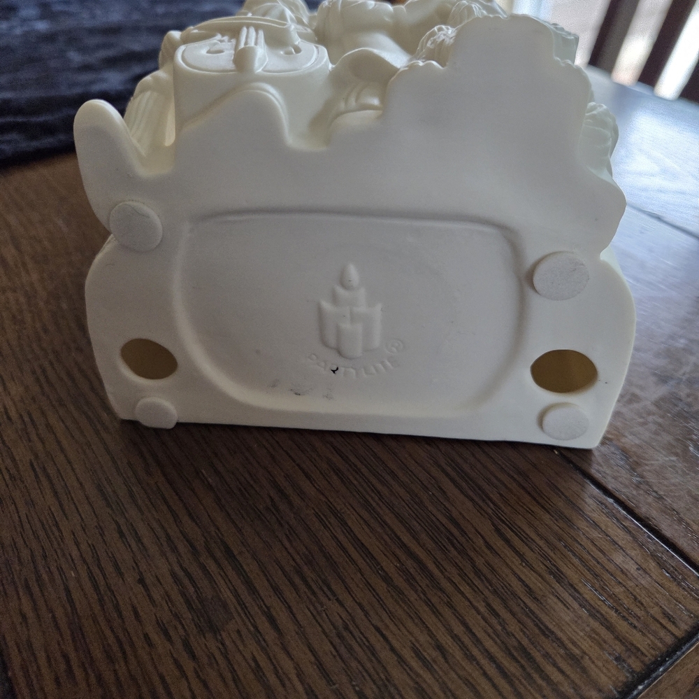 PartyLite Bakery Carolers Tea Light Holder Beautiful White Bisque - Picture 7 of 11